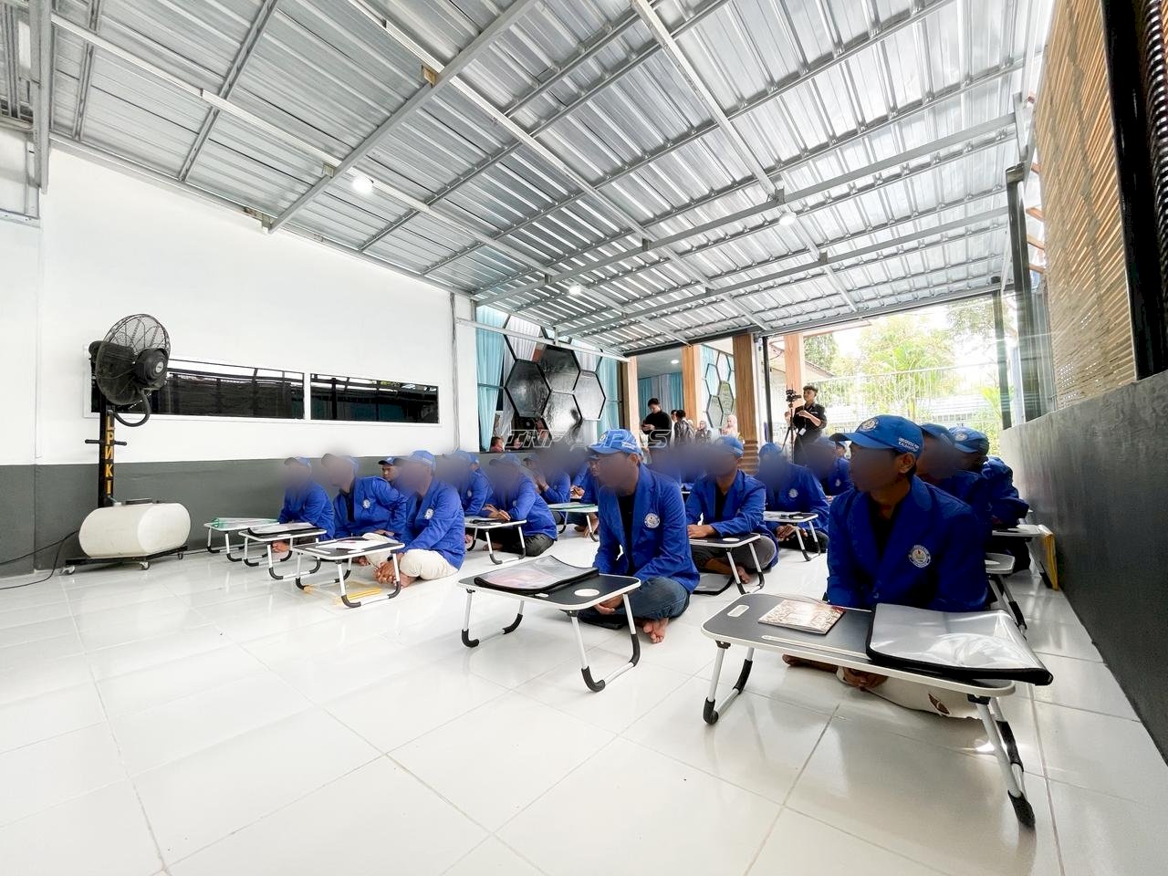 Bangkit lewat Pendidikan, Warga Binaan Lapas Narkotika Karang Intan Ikuti Kuliah Perdana Program S1