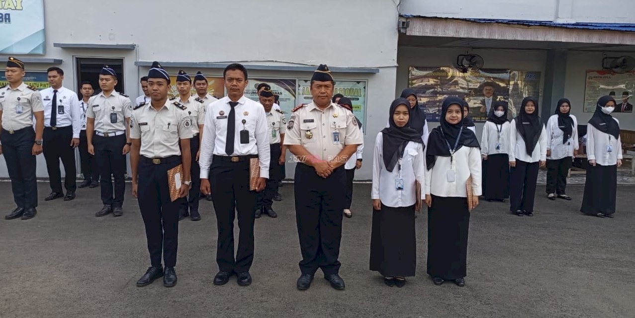 Kalapas Amuntai Serahkan Penghargaan Petugas Teladan Triwulan I Tahun 2026