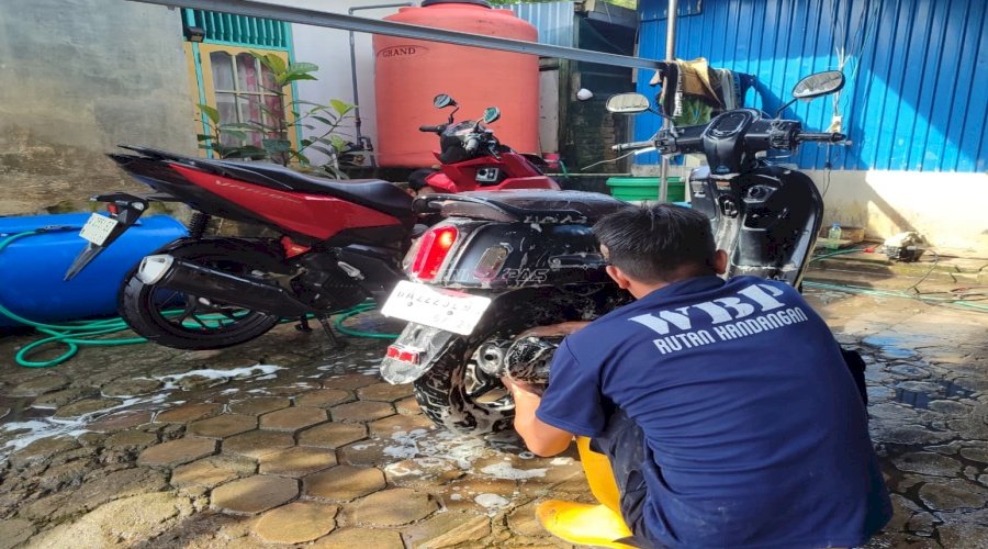 Dukung Program Aksi Kemenimipas, Rutan Kandangan Optimalkan Kegiatan Keterampilan Cuci Kendaraan