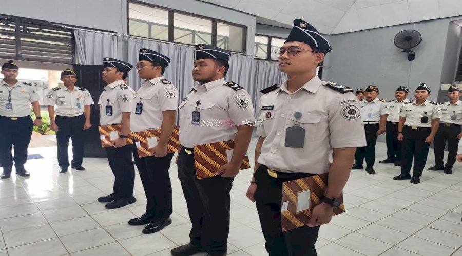 Apresiasi Kinerja, Karutan Pelaihari Sematkan Tanda Kenaikan Pangkat Empat Petugas