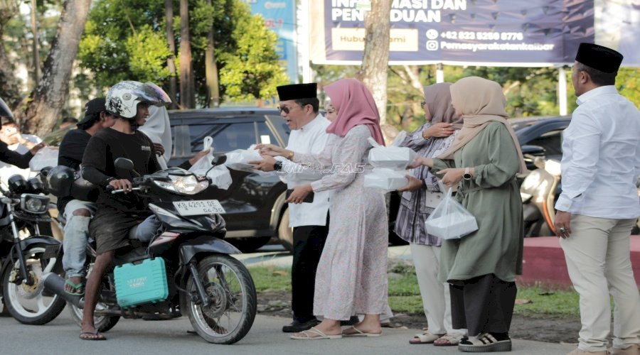 Kanwil Ditjenpas Kalbar Berbagi Takjil dan Gelar Buka Puasa Bersama 