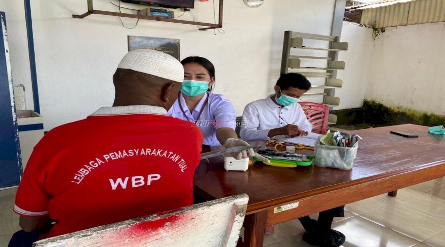 Jemput Bola ke Blok Hunian, Tim Medis Lapas Tual Pastikan Kesehatan Warga Binaan Terjaga Selama Ramadan