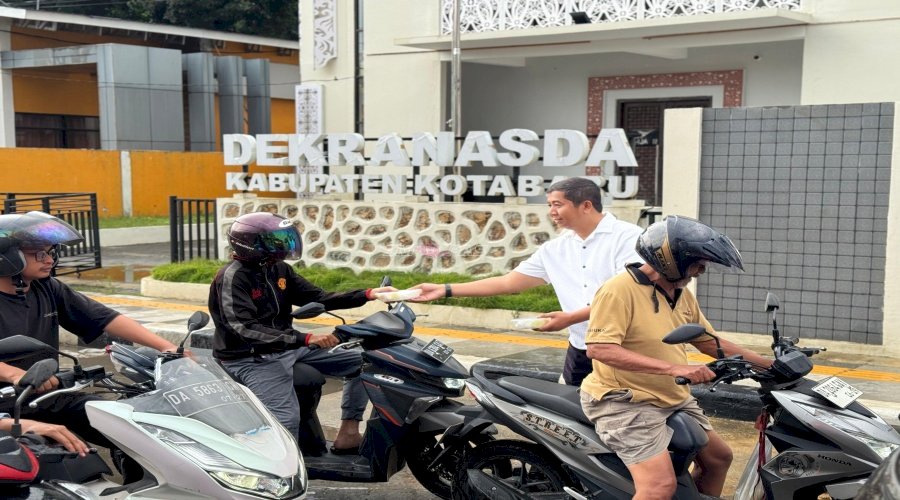 Semarak Ramadan, Petugas Lapas Kotabaru Berbagi 500 Paket Takjil