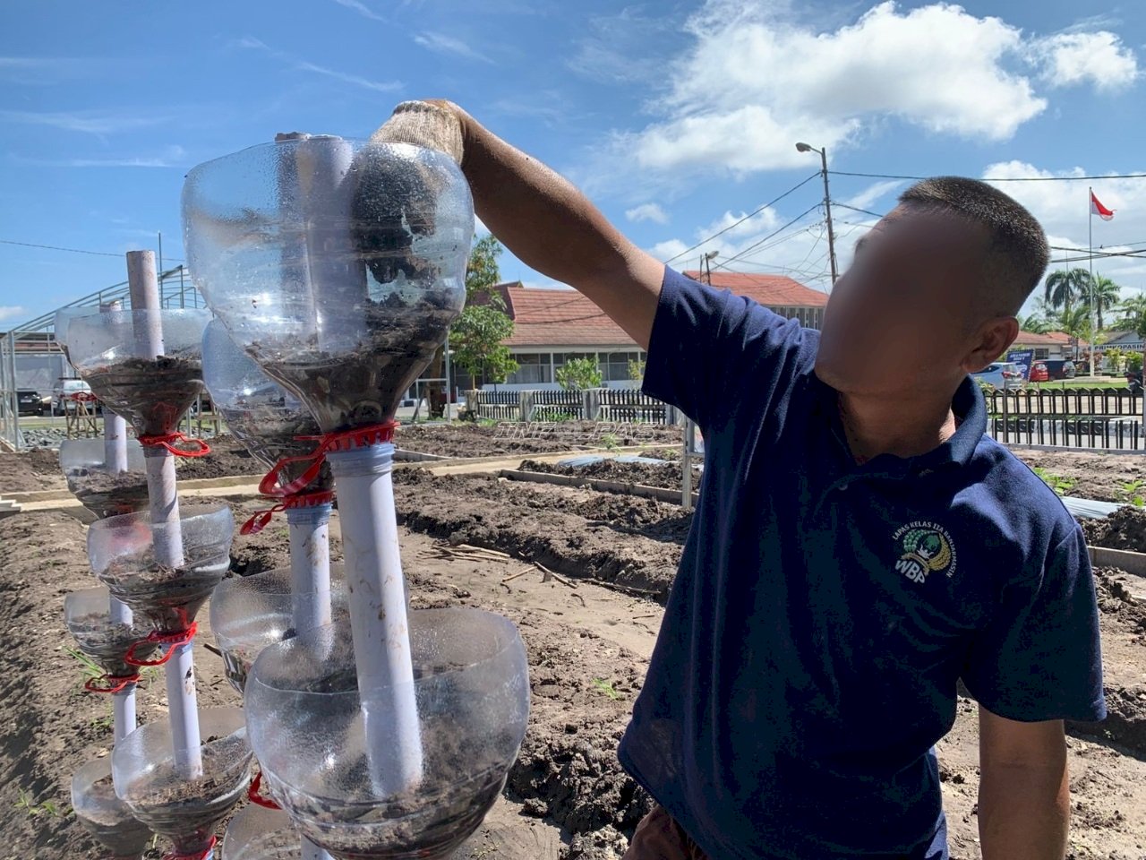 Di Balik Tembok Lapas Banjarmasin, Warga Binaan Sulap Galon Bekas Jadi Media Tanam Kangkung