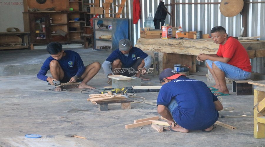 Produksi Mebel Lapas Pemuda Madiun Tingkatkan Keterampilan dan Produktivitas Warga Binaan