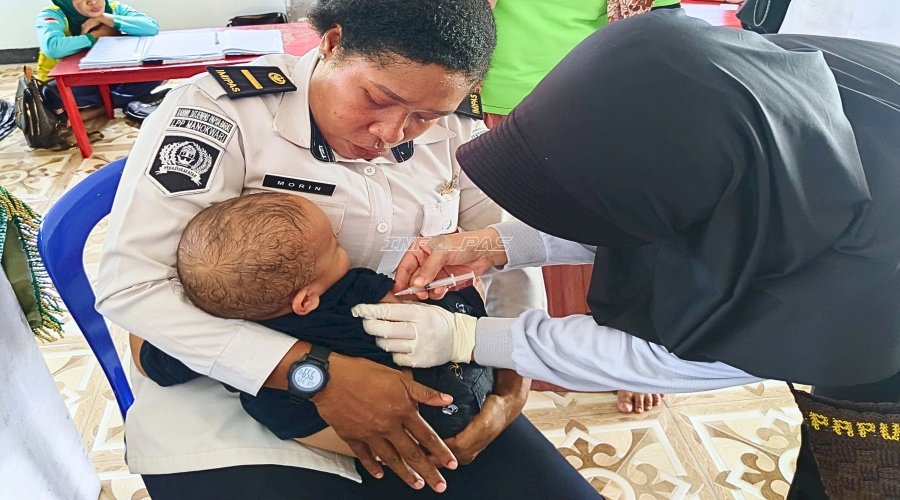 Lapas Perempuan Manokwari Dampingi Imunisasi Anak Bawaan Warga Binaan di Posyandu