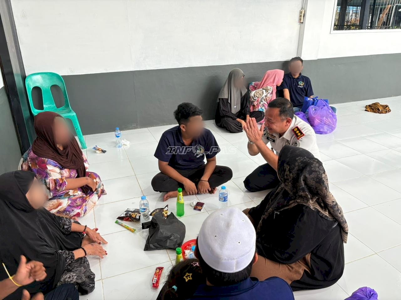 Momen Kunjungan, Kalapas Narkotika Karang Intan Hadir di Tengah Warga Binaan dan Keluarga