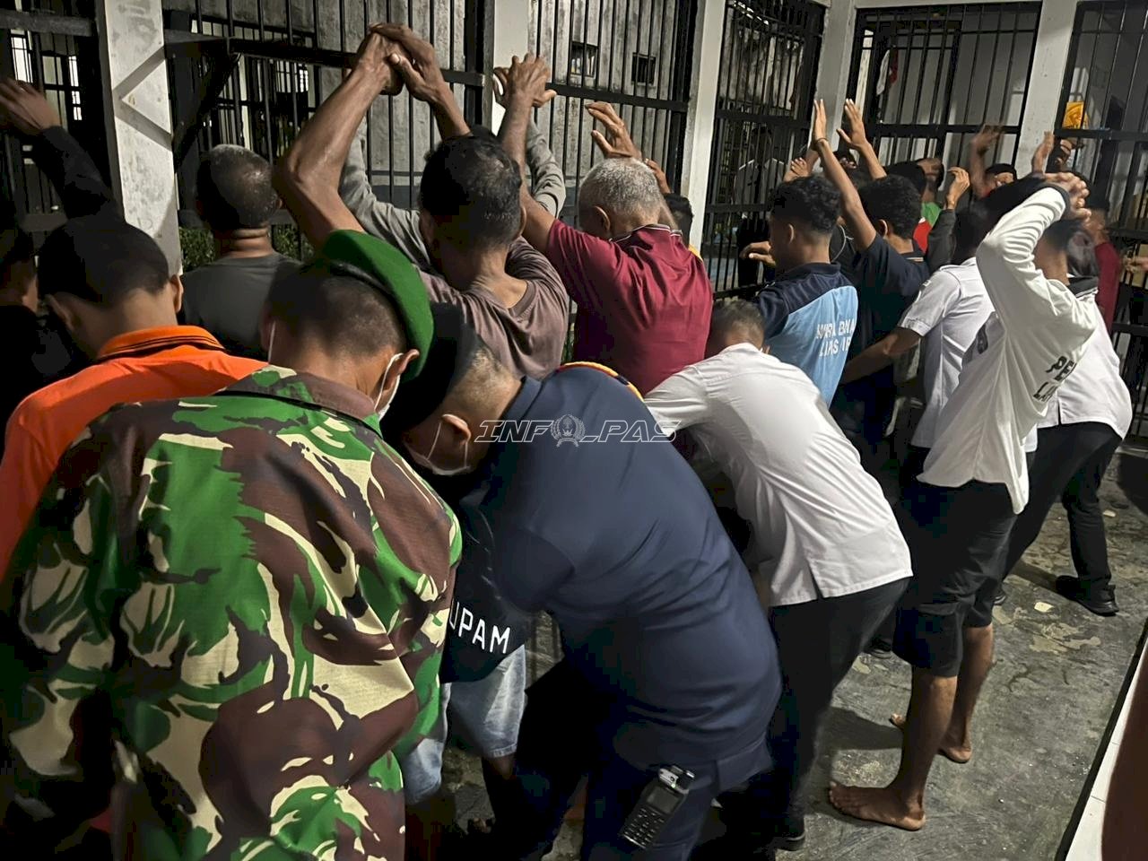 Lapas Piru Gelar Razia Kamar Hunian, Perkuat Pengamanan bersama TNI-Polri