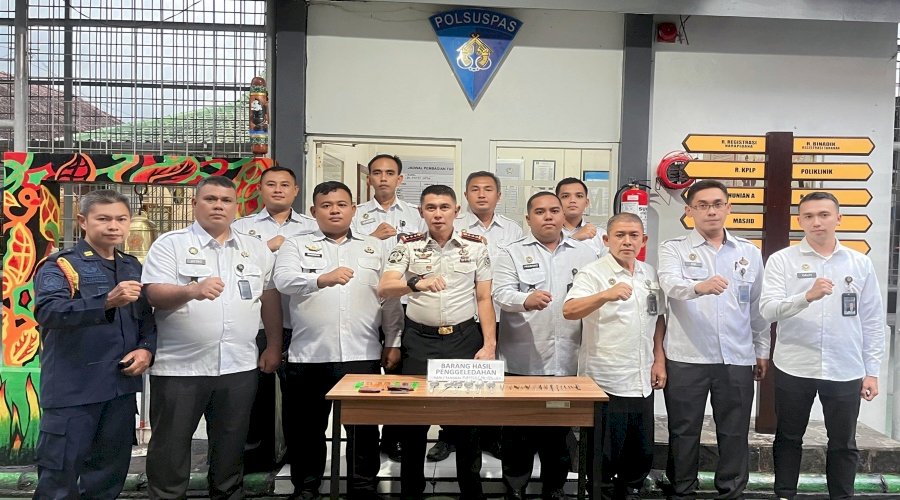  Jaga Kondusivitas, Kalapas Jember Pimpin Razia Kamar Hunian Warga Binaan