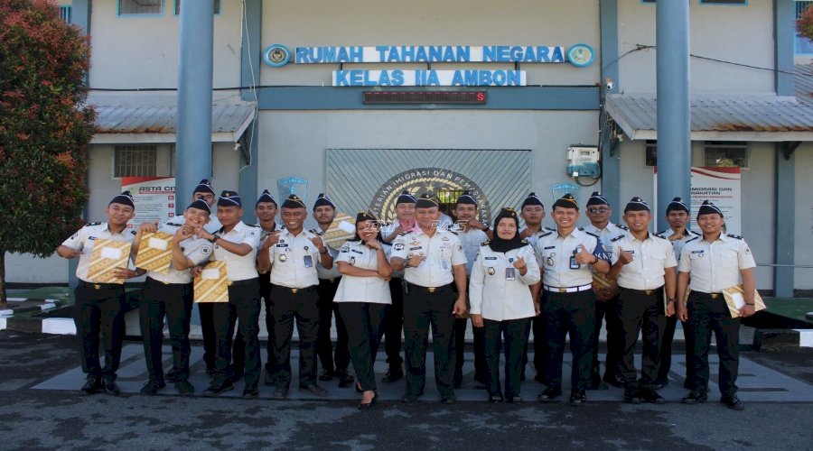 Penghargaan atas Kinerja dan Pengabdian, 13 Petugas Rutan Ambon Terima Kenaikan Pangkat