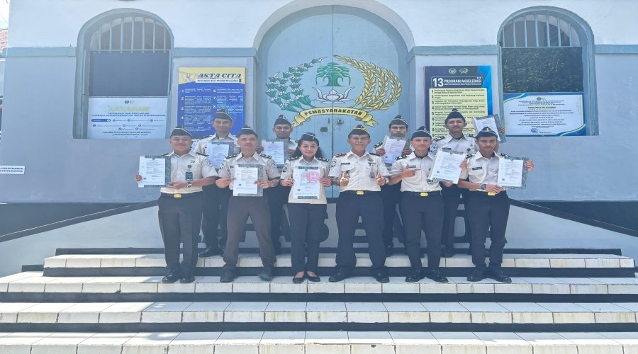 Sembilan Petugas Lapas Bandanaira Naik Pangkat, Kalapas Dorong Peningkatan Kinerja Pemasyarakatan