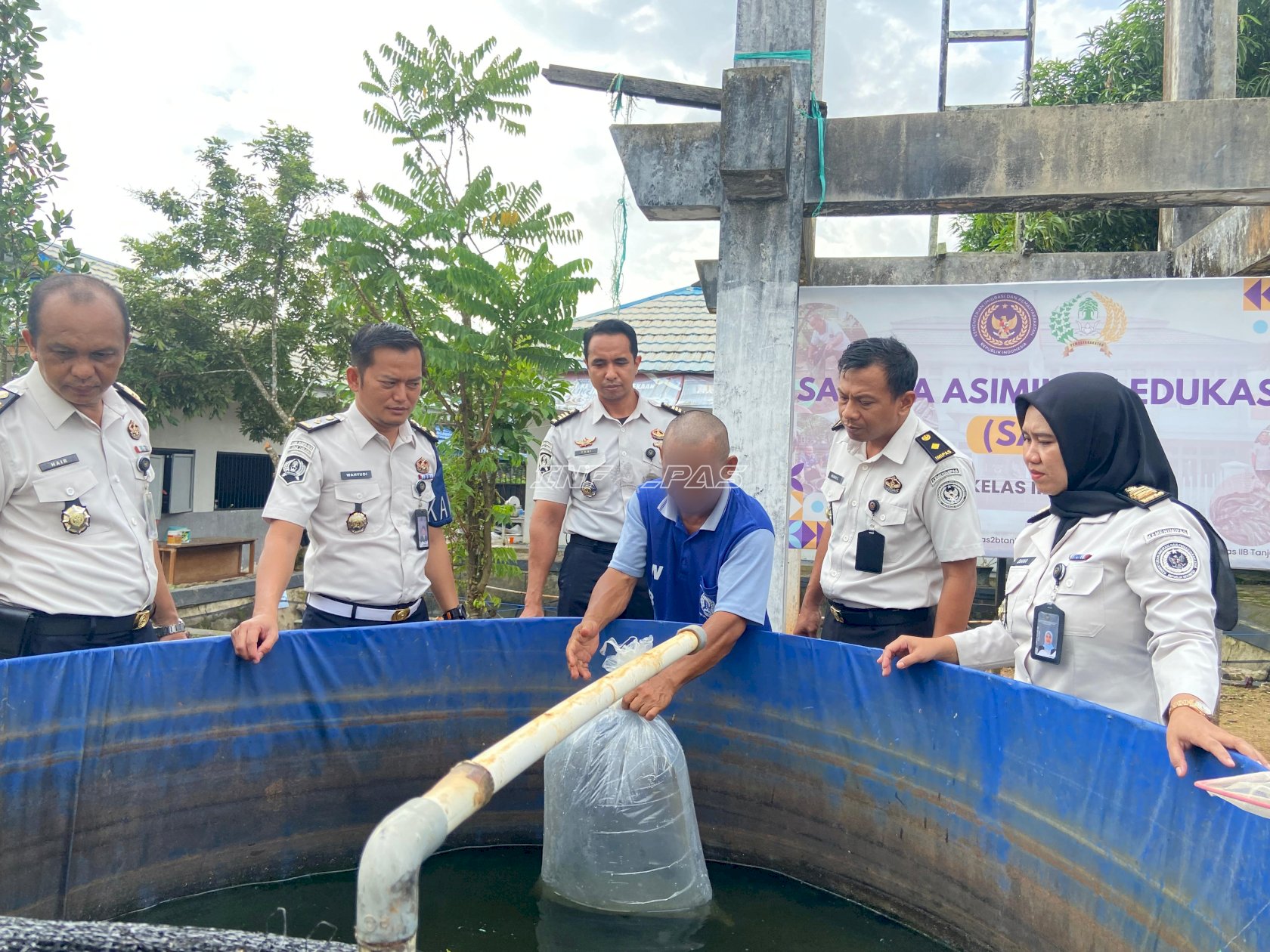 Perkuat Pembinaan Kemandirian, Lapas Tanjung Tebar 3.000 Bibit Ikan Lele