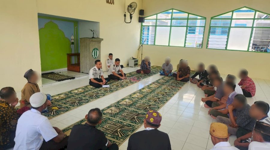 Dorong Kesadaran Spiritual Warga Binaan, Lapas Kalabahi Gelar Pembinaan Praktik Salat