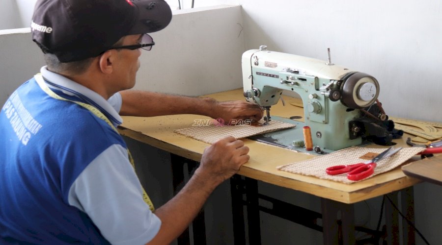 Kreativitas Warga Binaan Lapas Tanjung Lahirkan Tas D'Payau Bernilai Ekonomis 