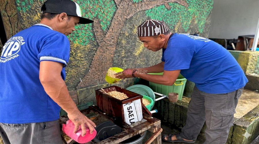 Warga Binaan Lapas Narkotika Karang Intan Tingkatkan Kemandirian lewat Pembuatan Tempe