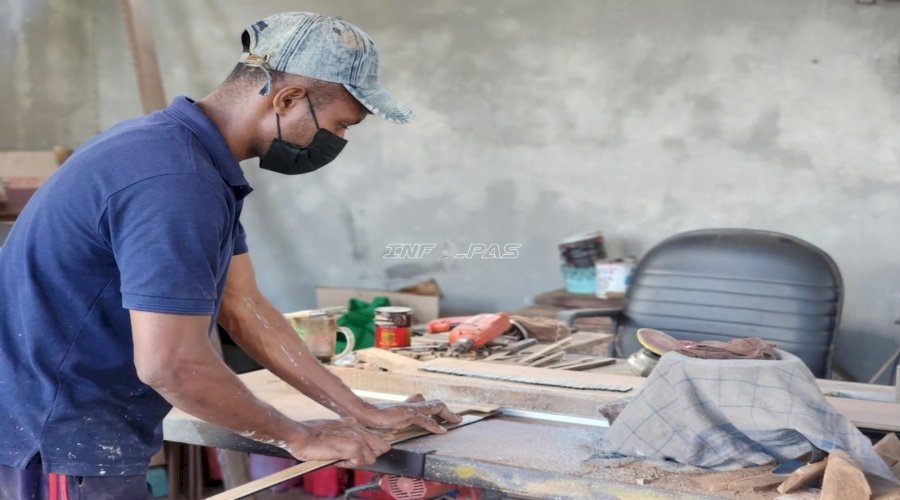 Lapas Tual Optimalkan Pembinaan Kemandirian melalui Produksi Ikat Pinggang Kayu Eboni