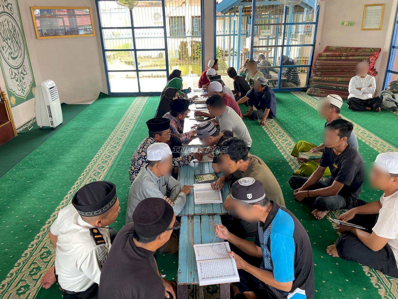 Kolaborasi Rutan Marabahan–Kemenag, Warga Binaan Belajar Iqra dan Al-Qur’an