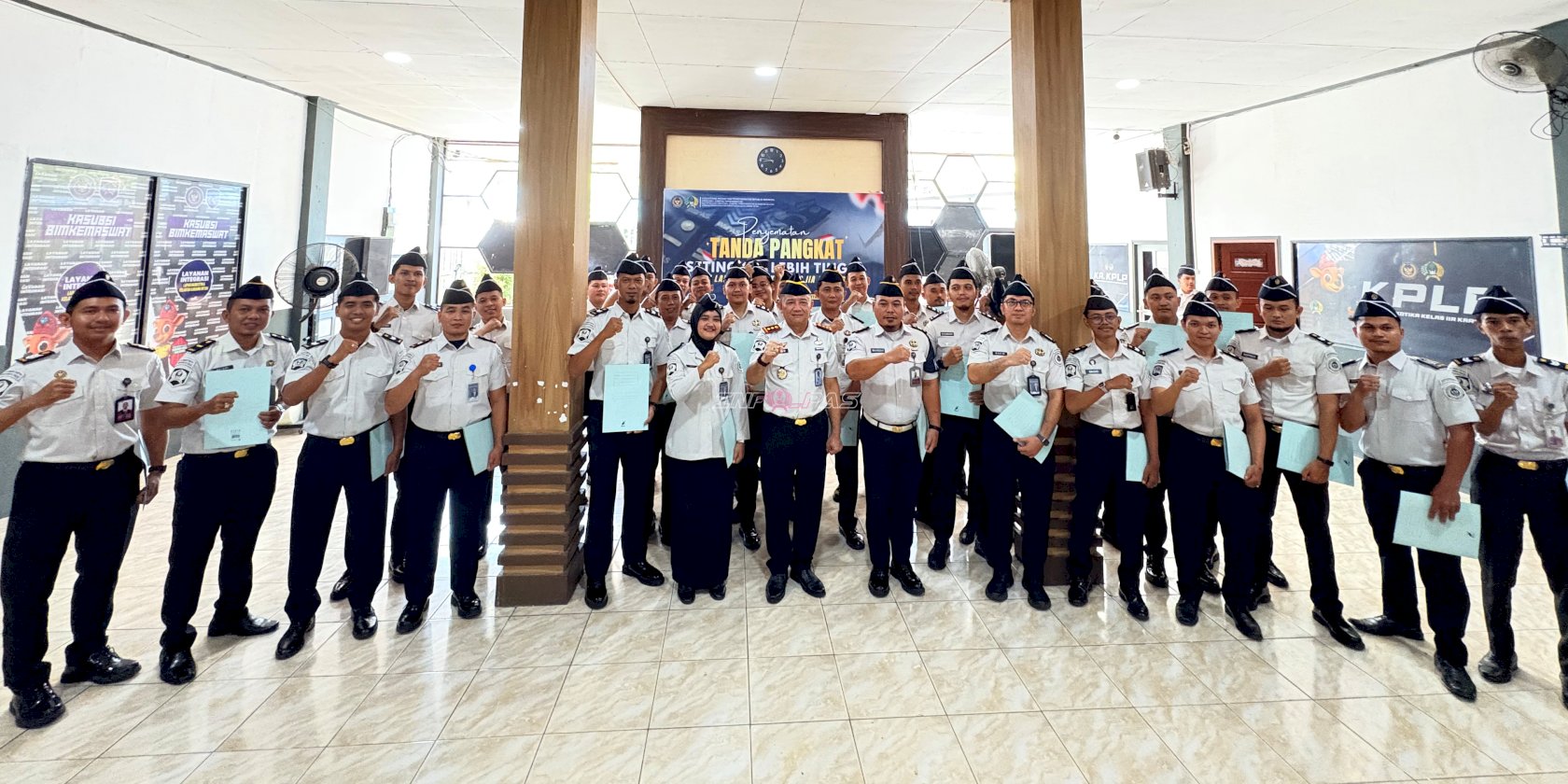 Apresiasi Dedikasi dan Kinerja, 41 Petugas Lapas Narkotika Karang Intan Terima Kenaikan Pangkat