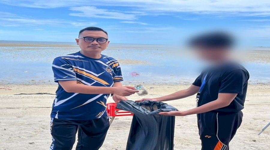 Ajak Klien Pemasyarakatan, Bapas Tanjungpandan Gelar Aksi Bersih Pantai Tanjungpendam