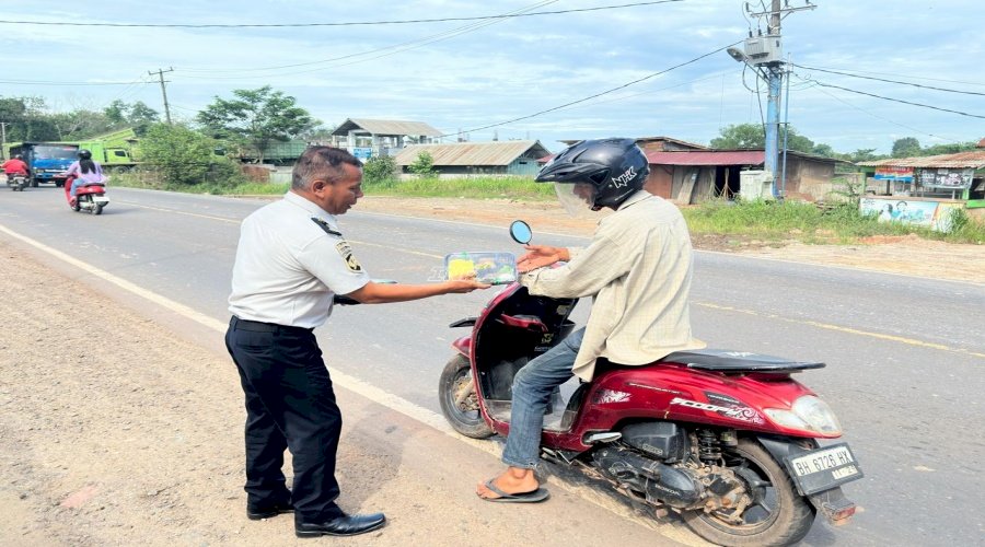 Bapas Jambi Gelar Aksi Sosial, Bagikan Nasi Kotak untuk Masyarakat