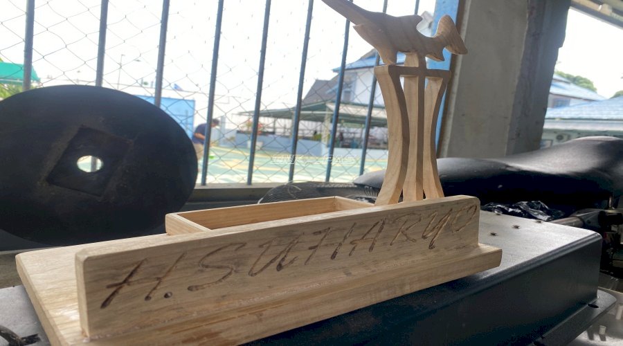 Lapas Kotabaru Tingkatkan Kualitas dan Teknik Pembuatan Papan Nama Buatan Warga Binaan