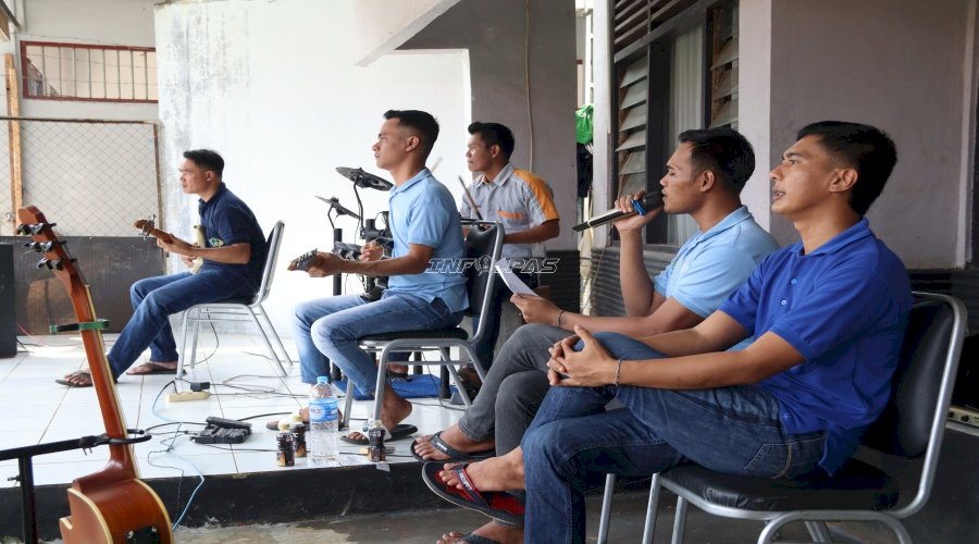 Rawana Band Hangatkan Suasana Layanan Besukan di Rutan Pelaihari