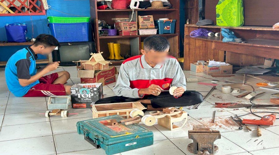 Warga Binaan Rutan Marabahan Ciptakan Miniatur Truk dan Rumah Adat Banjar
