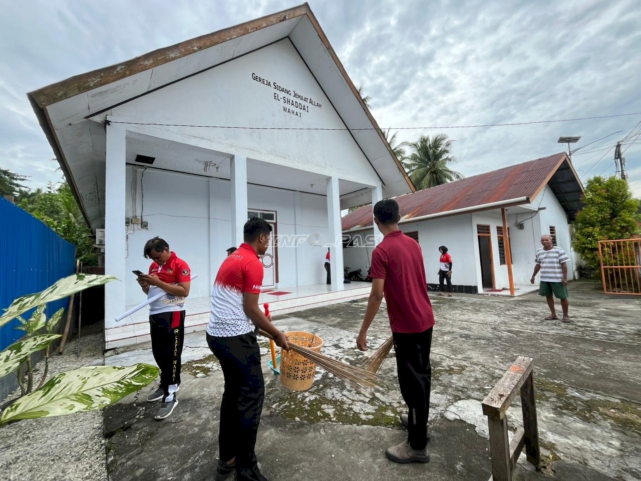 Sambut HBP Ke-62, Lapas Wahai Gelar Bakti Sosial Bersih-Bersih Tempat Ibadah