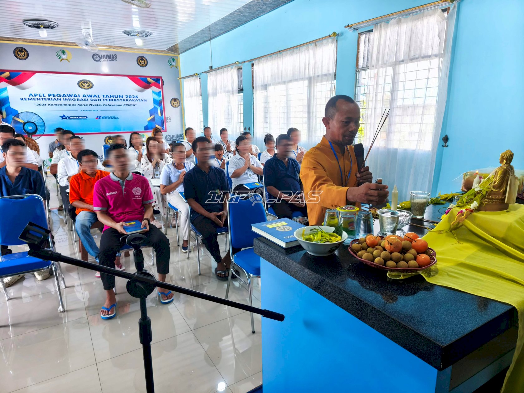 Lapas Amuntai Hadirkan Pendeta, Warga Binaan Buddha Khusyuk Beribadah bersama Keluarga