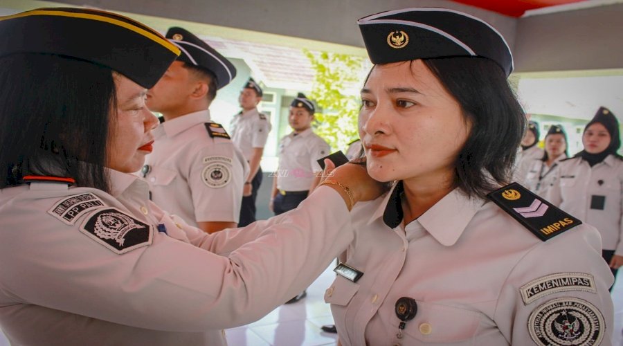 Penyematan Kenaikan Pangkat, Lapas Perempuan Palu Dorong Profesionalisme Petugas