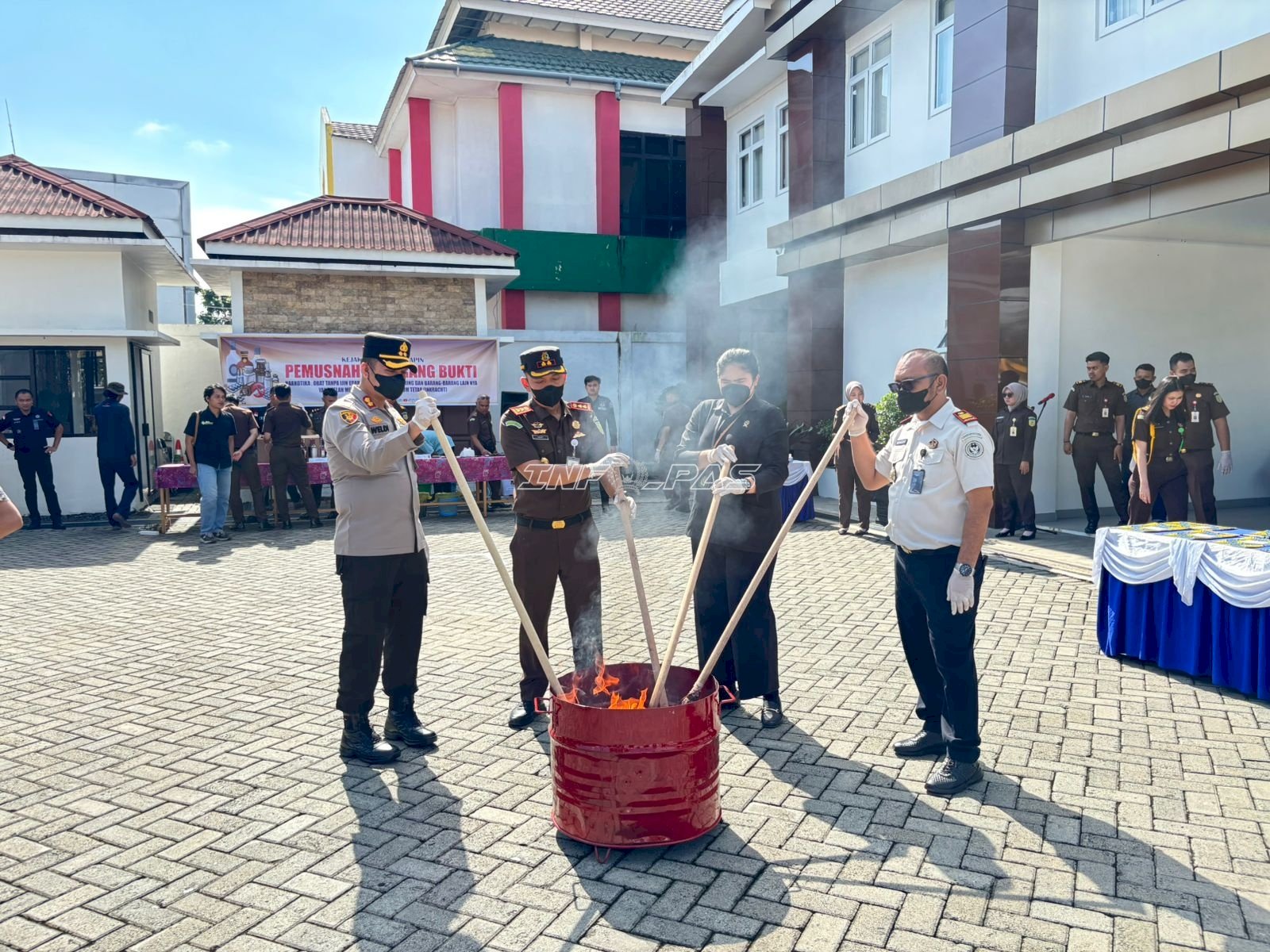 Sinergi Penegak Hukum, Karutan Rantau Hadiri Pemusnahan Barang Bukti Kejari Tapin