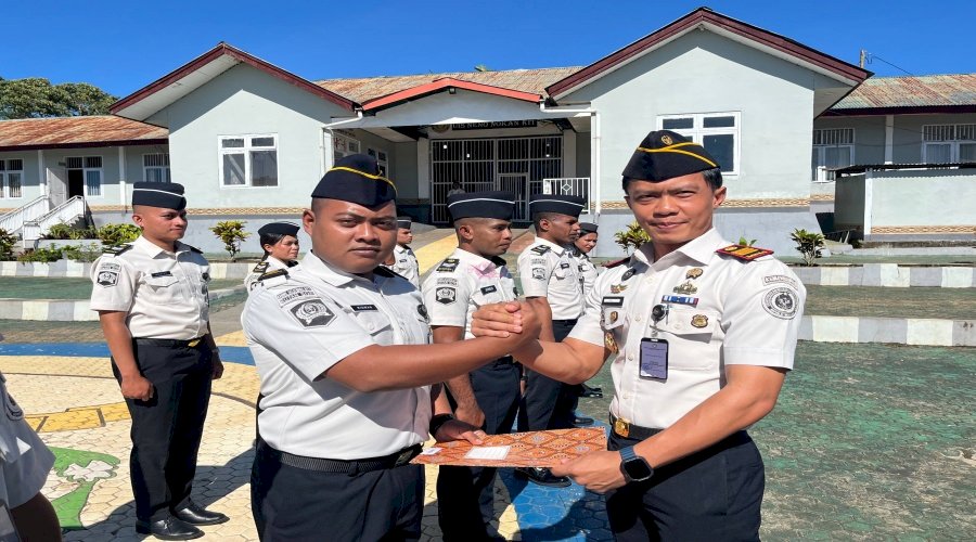 Penyematan Kenaikan Pangkat Petugas, Karutan SoE Tegaskan Peningkatan Kinerja dan Integritas