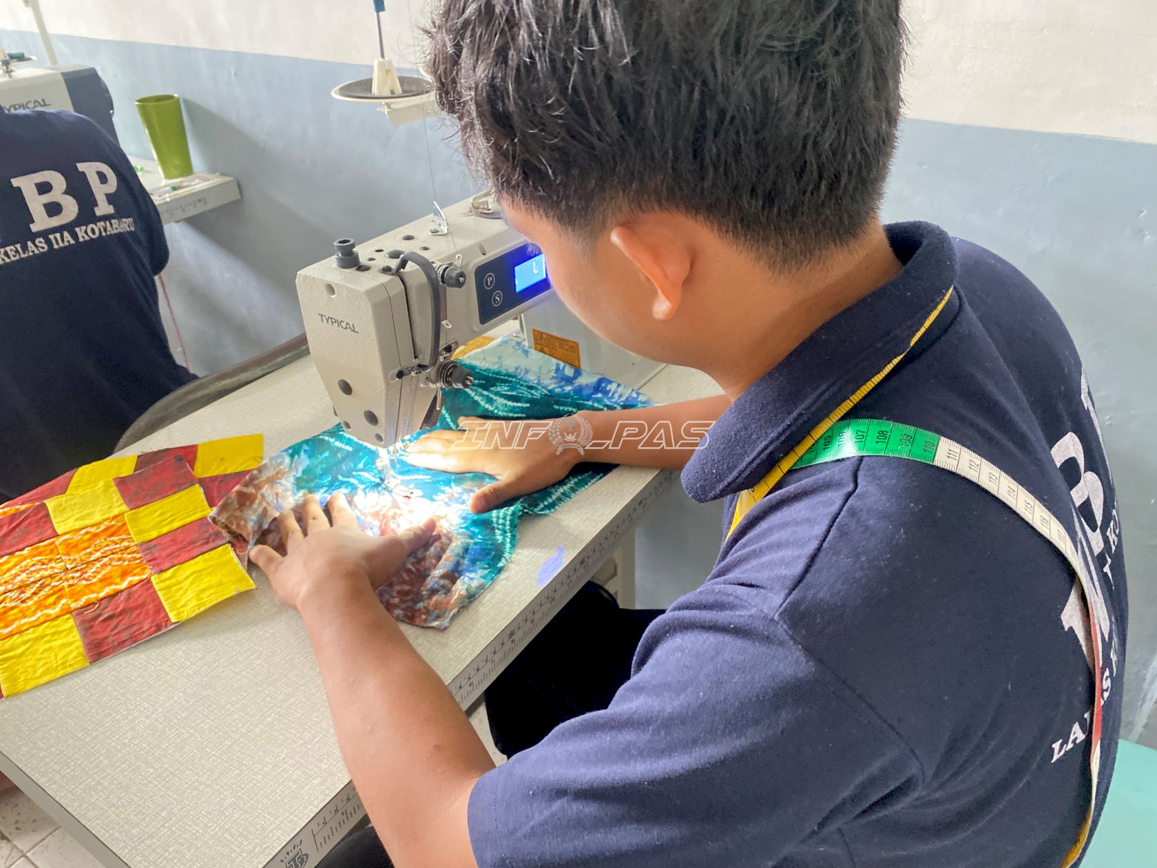 Using Kearifan Lokal, Lapas Kotabaru Produksi Tas Sasirangan Khas Kalsel