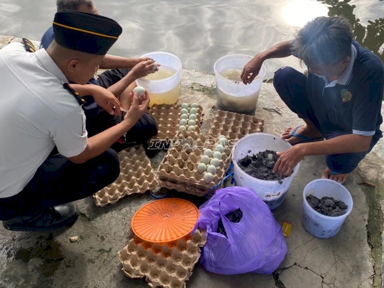 Pembinaan Kemandirian Lapas Banjarmasin Produktif, Warga Binaan Produksi Telur Asin dan 150 Donat