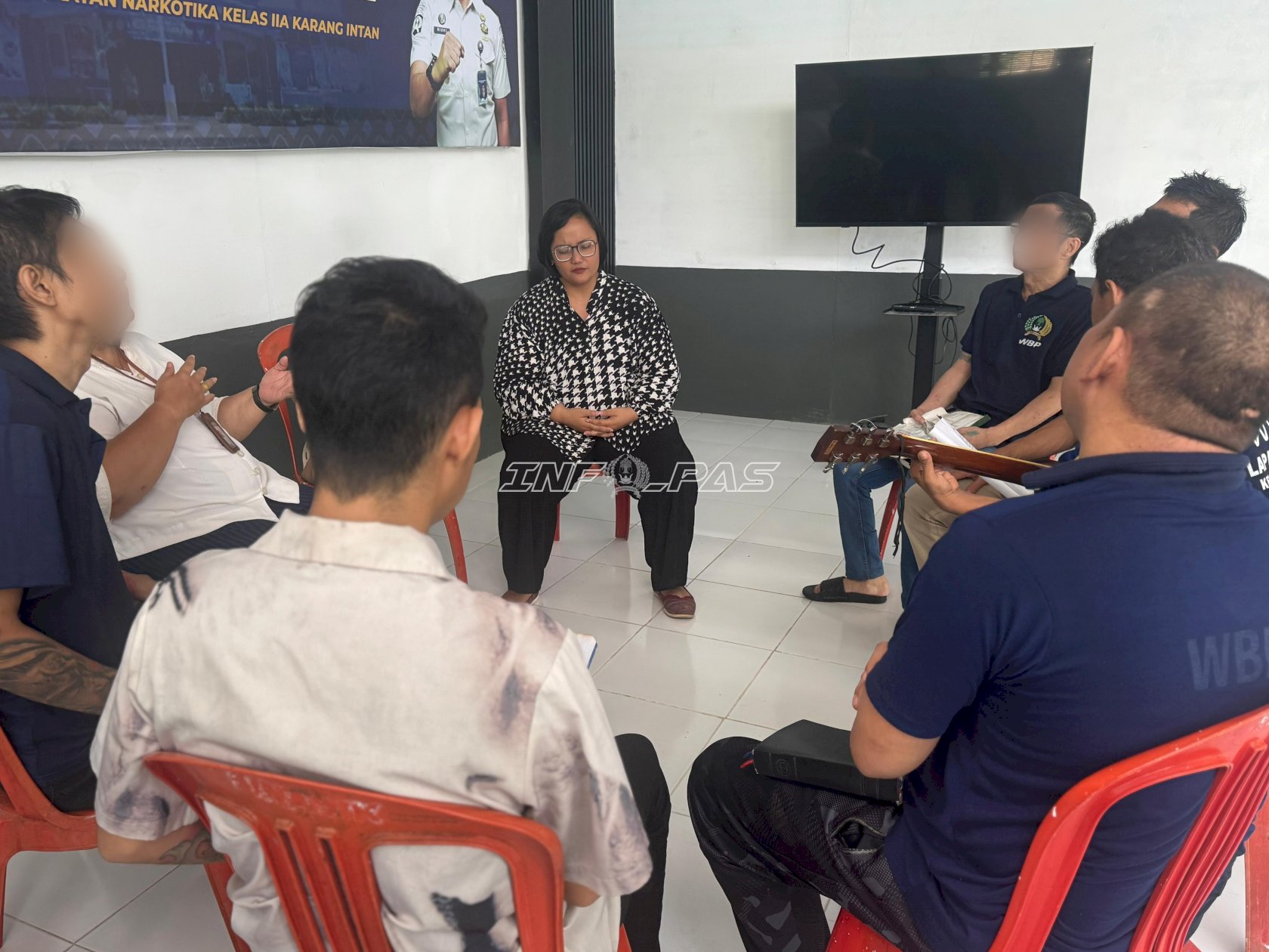 Lapas Narkotika Karang Intan Gelar Kebaktian Nasrani Penuh Kedamaian