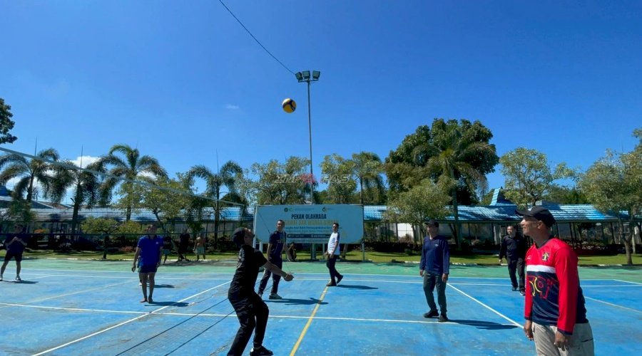 Pertandingan Voli Petugas dan Warga Binaan Lapas Narkotika Karang Intan Meriahkan HBP Ke-62