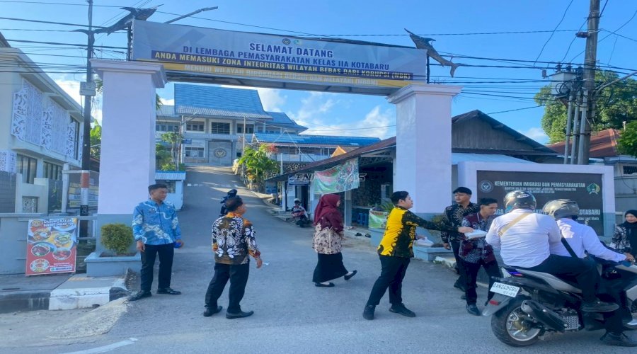 Jumat Berkat Penuh Kepedulian, Lapas Kotabaru Berbagi Makanan untuk Masyarakat