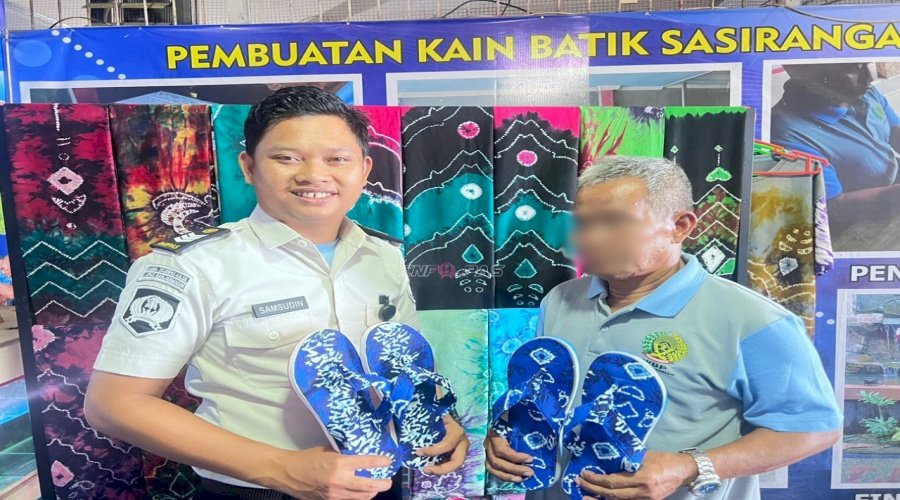 Pembinaan Kemandirian Berbasis Budaya, Lapas Banjarmasin Kembangkan Sandal Sasirangan