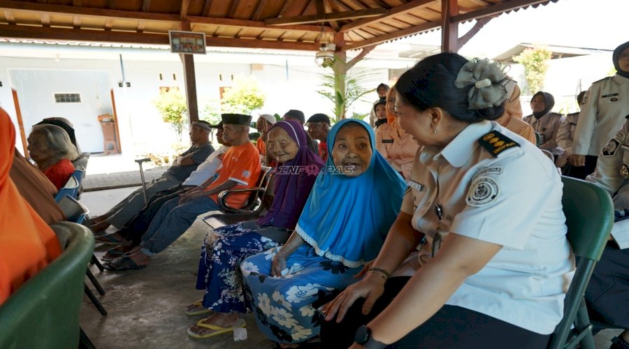 Lapas Perempuan Malang Salurkan Bantuan untuk Panti Jompo Yayasan Peduli Kasih