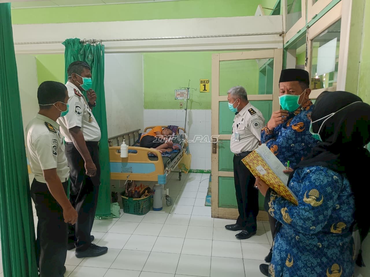 Pastikan Layanan Optimal, Karutan Majene Jenguk Warga Binaan di RSUD Majene