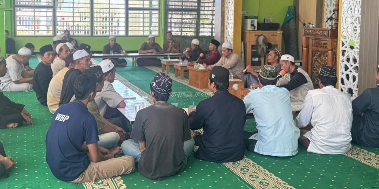 Di Masjid At-Taubah, Warga Binaan Lapas Narkotika Karang Intan Lantunkan Selawat Burdah