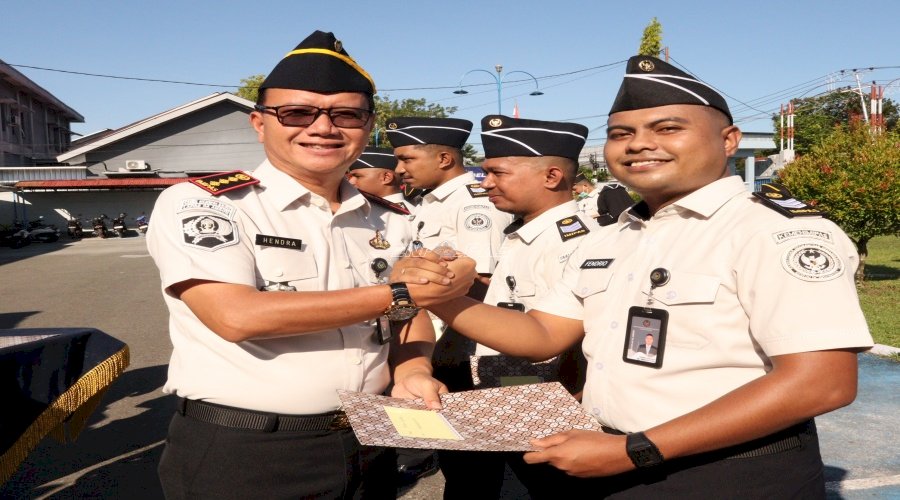 Sebanyak 25 Petugas Lapas Ambon Terima Kenaikan Pangkat