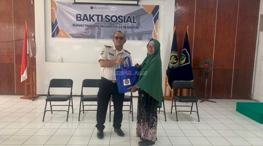 Rutan Rantau Salurkan Bantuan Sembako kepada Keluarga Warga Binaan yang Membutuhkan