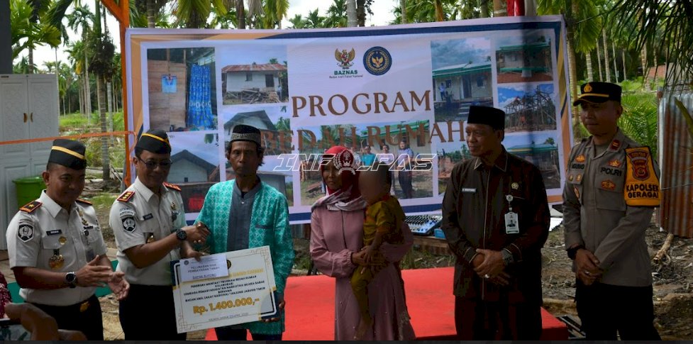 Serahkan Kunci Bedah Rumah, Lapas Narkotika Muara Sabak Perkuat Peran Sosial ke Masyarakat