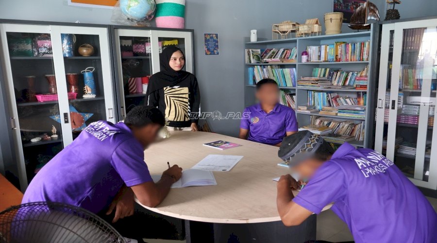 LPKA Ambon Fasilitasi Anak Binaan Belajar Materi Teks Negosiasi