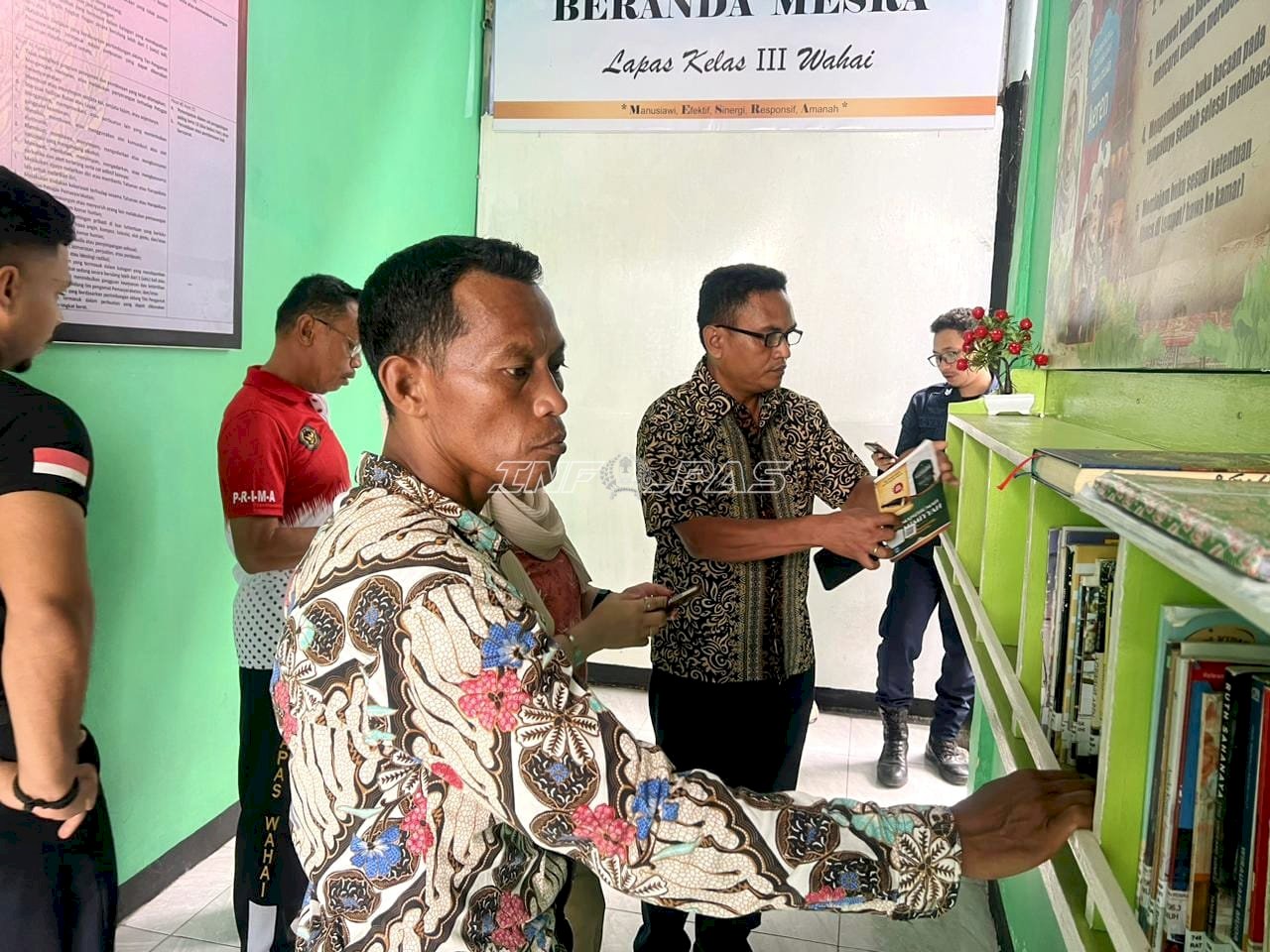 Perkuat Literasi Warga Binaan, Lapas Wahai Terima Monev Hibah Buku Dinas Perpustakaan Malteng