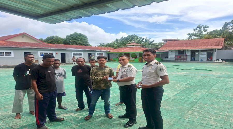 Penuhi Hak Sipil, Lapas Tual Salurkan KTP-el untuk Warga Binaan Asal Maluku Tenggara