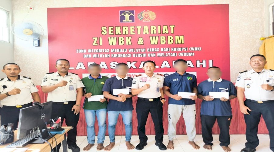 Dukung Program BPU, Lapas Kalabahi Serahkan Upah Premi kepada Warga Binaan Pekerja Batako