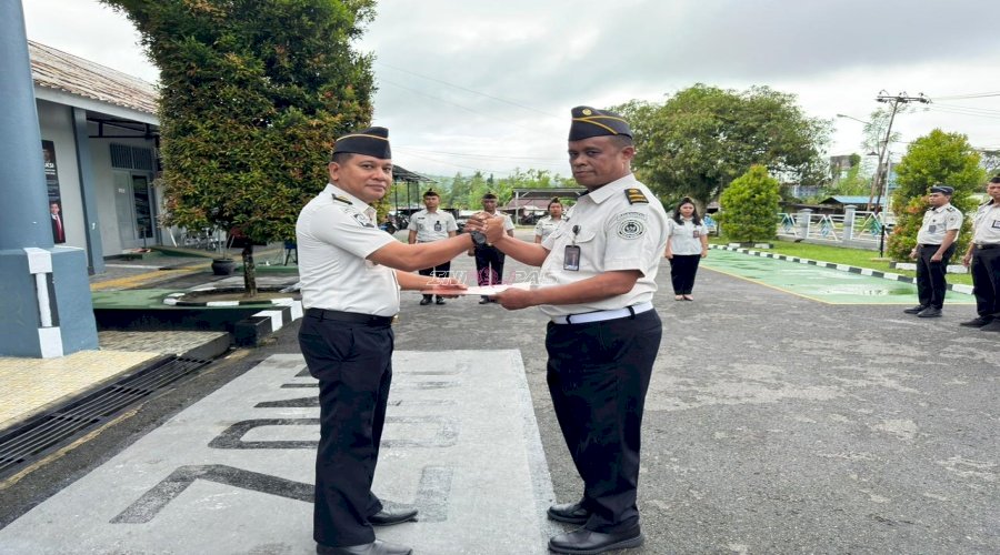 Rutan Ambon Berikan Penghargaan Petugas Teladan sebagai Wujud Apresiasi Kinerja