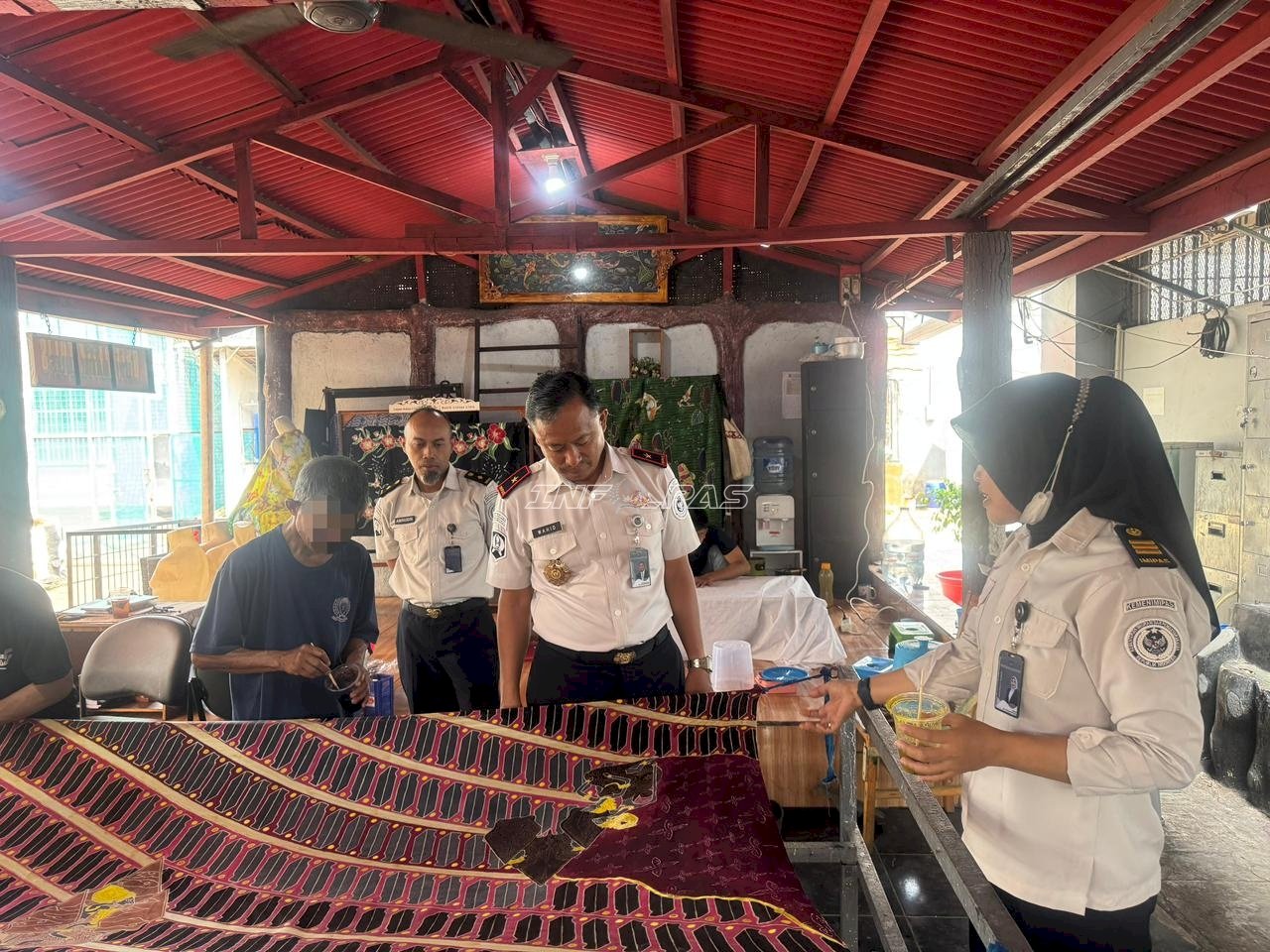 Kalapas Cipinang Pantau Produksi Batik Lintas Lima, Pastikan Kualitas dan Daya Saing